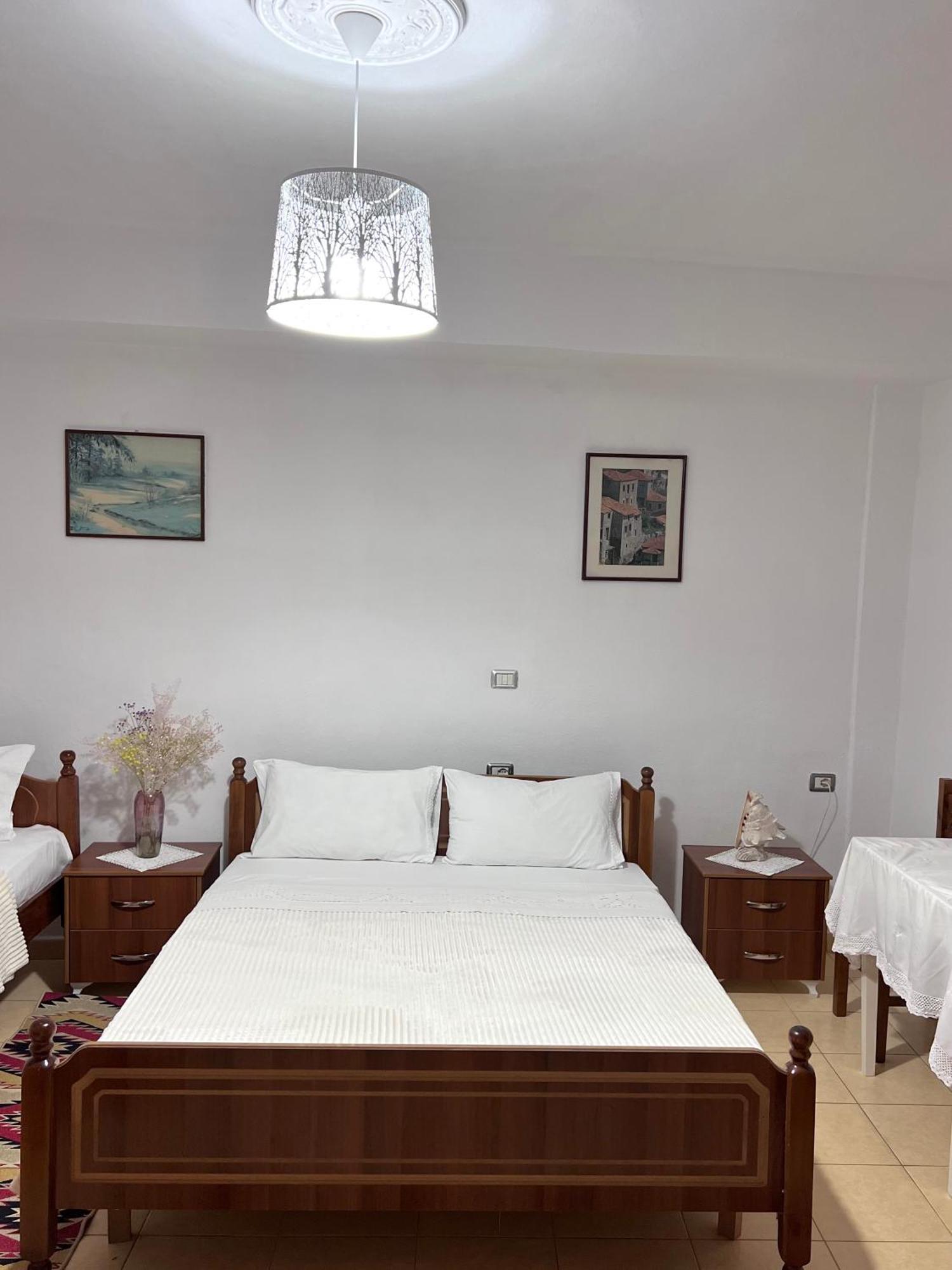 Tourists Guest House Gjirokastër Eksteriør bilde