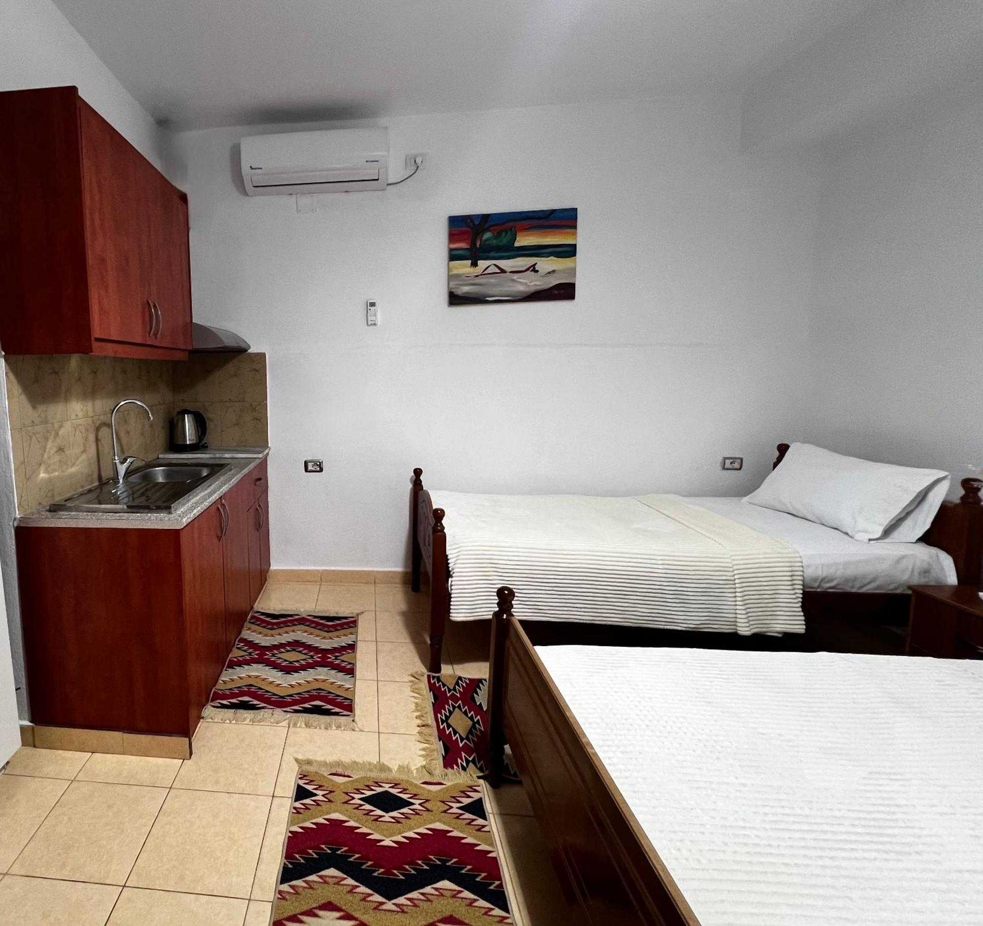 Tourists Guest House Gjirokastër Eksteriør bilde