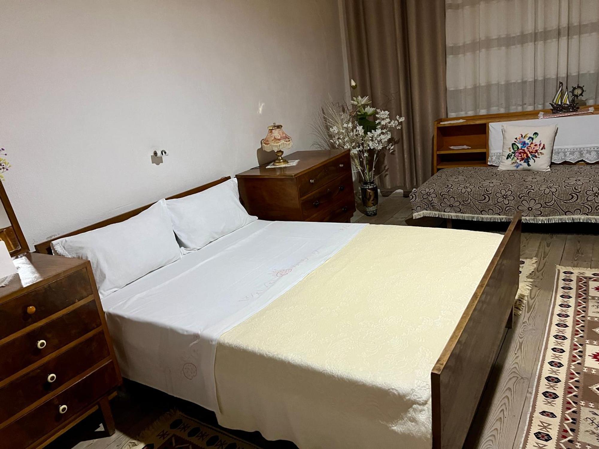 Tourists Guest House Gjirokastër Eksteriør bilde