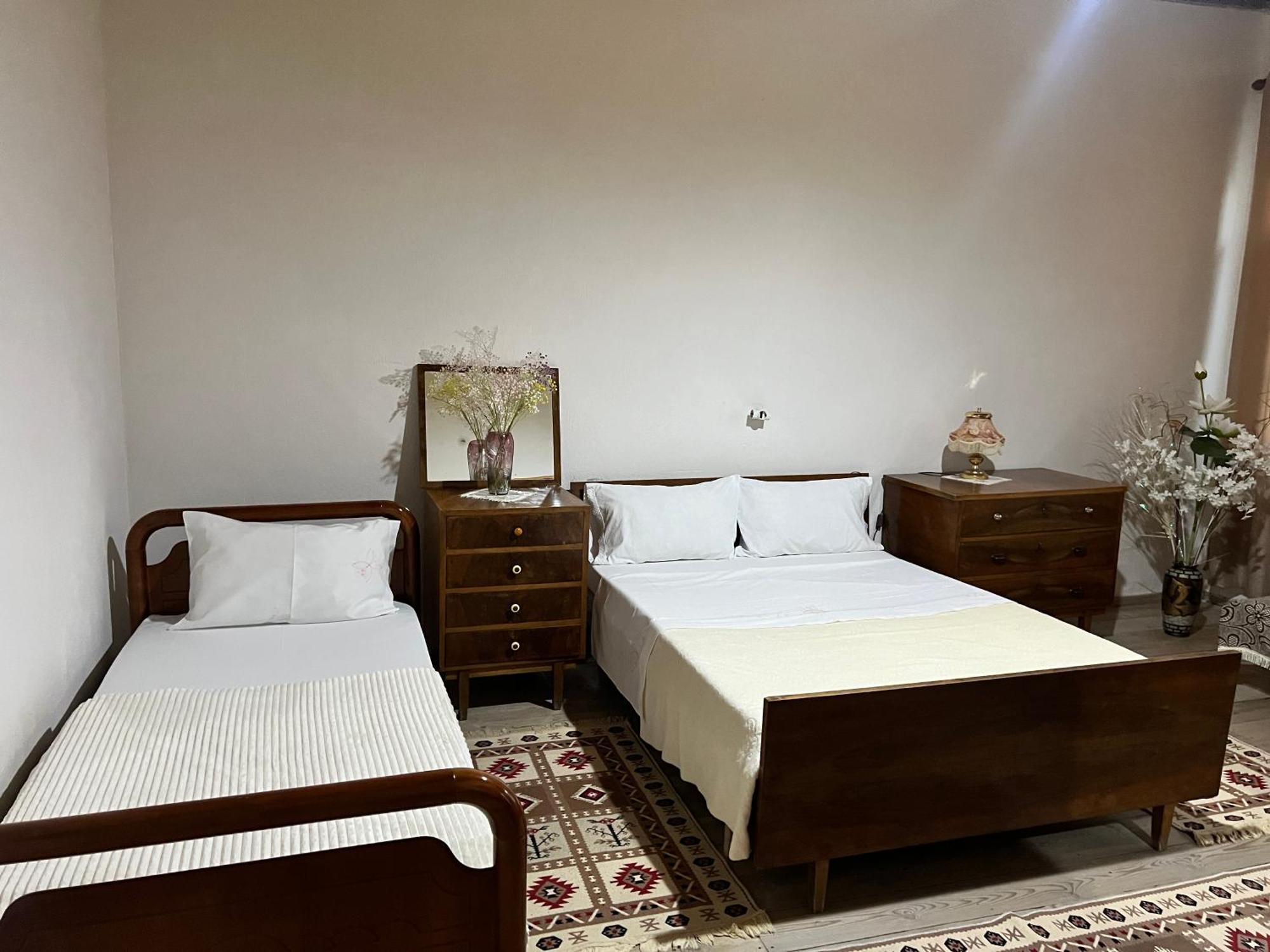 Tourists Guest House Gjirokastër Eksteriør bilde