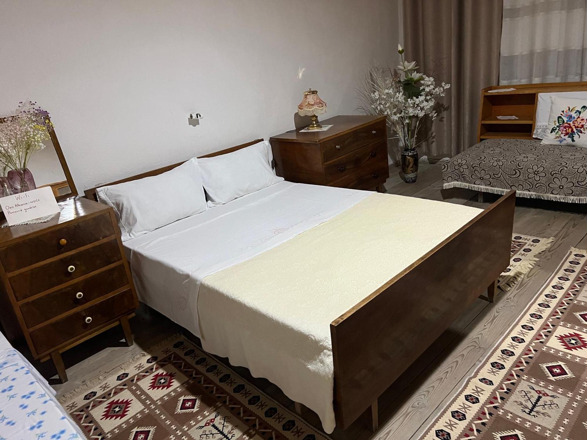 Tourists Guest House Gjirokastër Eksteriør bilde