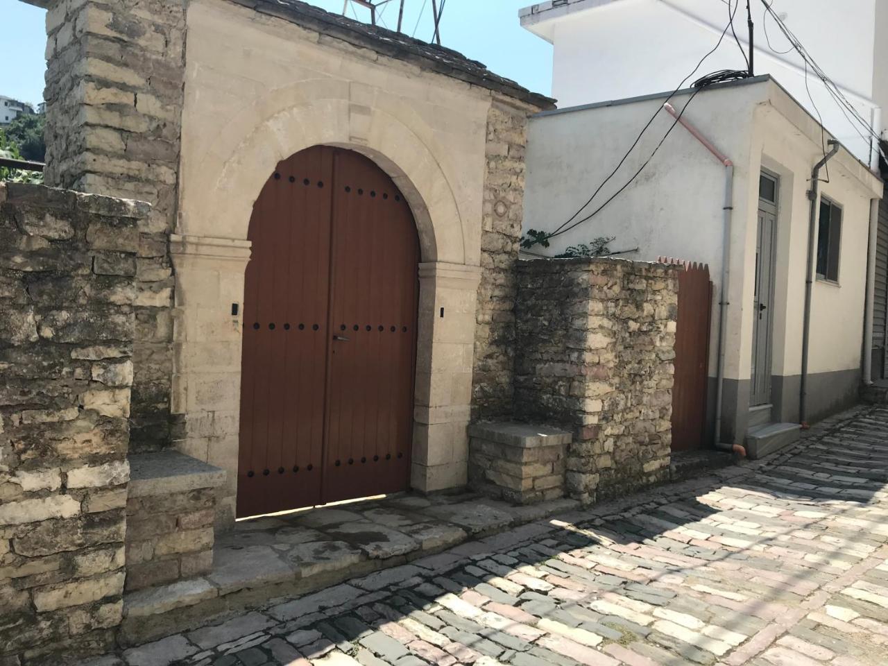Tourists Guest House Gjirokastër Eksteriør bilde