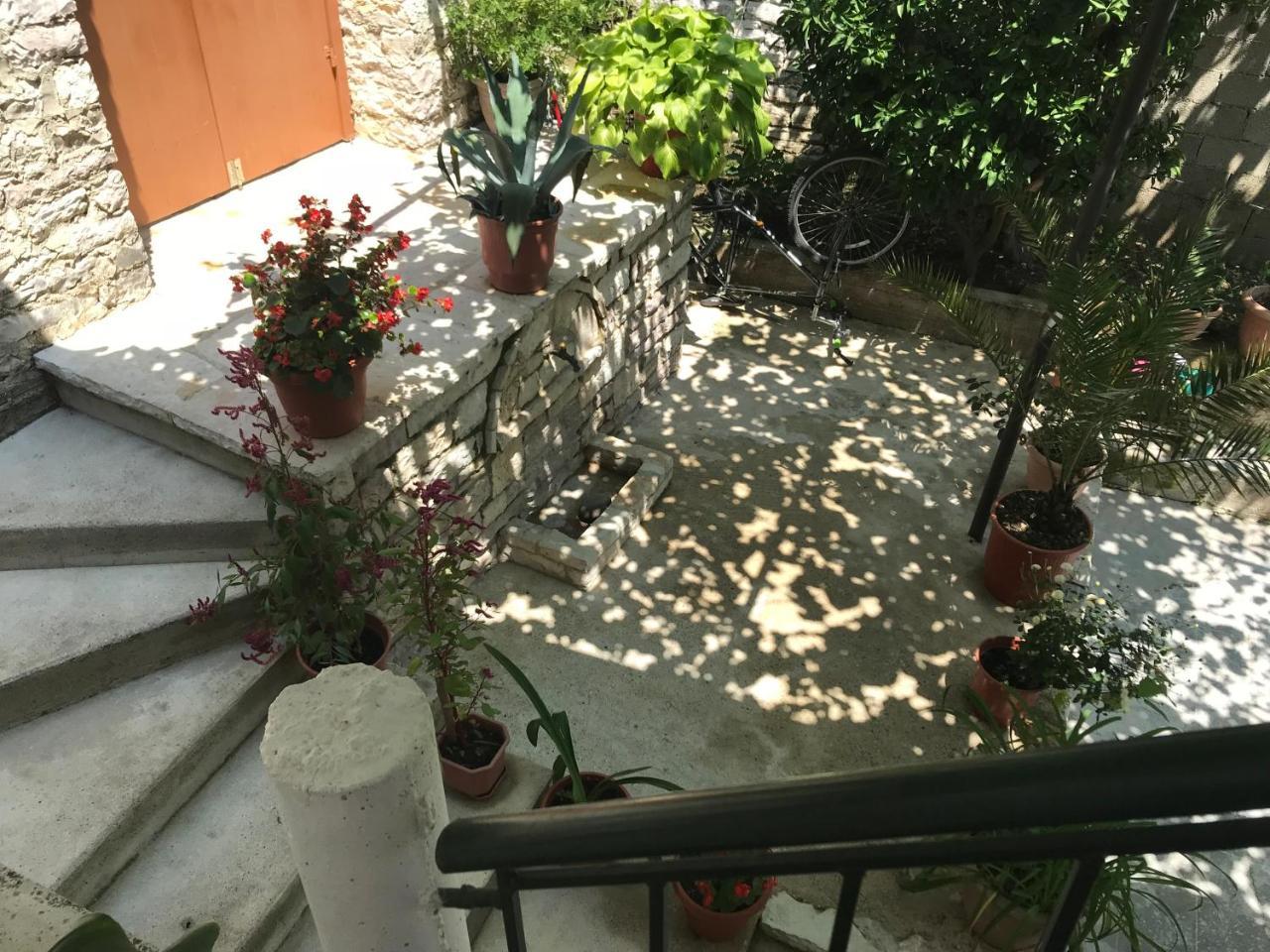 Tourists Guest House Gjirokastër Eksteriør bilde
